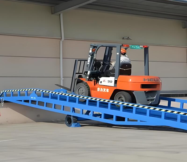 延吉移动式卸货平台（叉车用）
